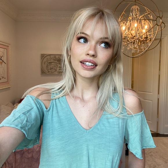 Cold shoulder tee - Picture 2 of 5